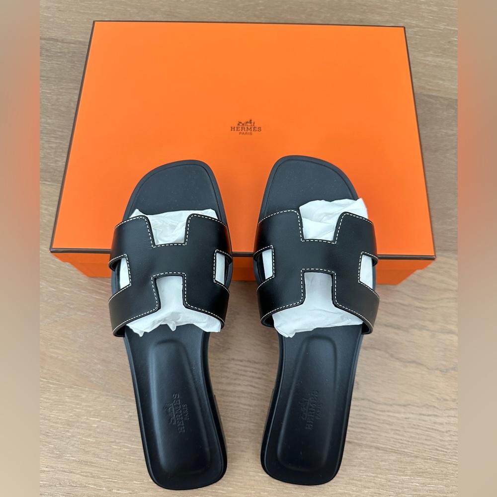 Hermes oran sandals in black in size 37.5 brand new